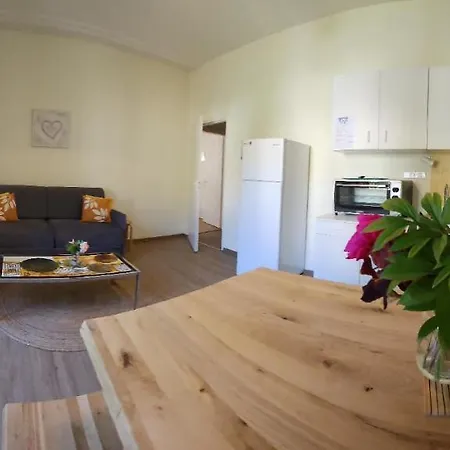 Jonquille, 2 A 8 Personnes Avec Salle De Jeux Et Dans La アパート