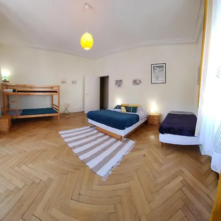 Jonquille, 2 A 8 Personnes Avec Salle De Jeux Et Dans La